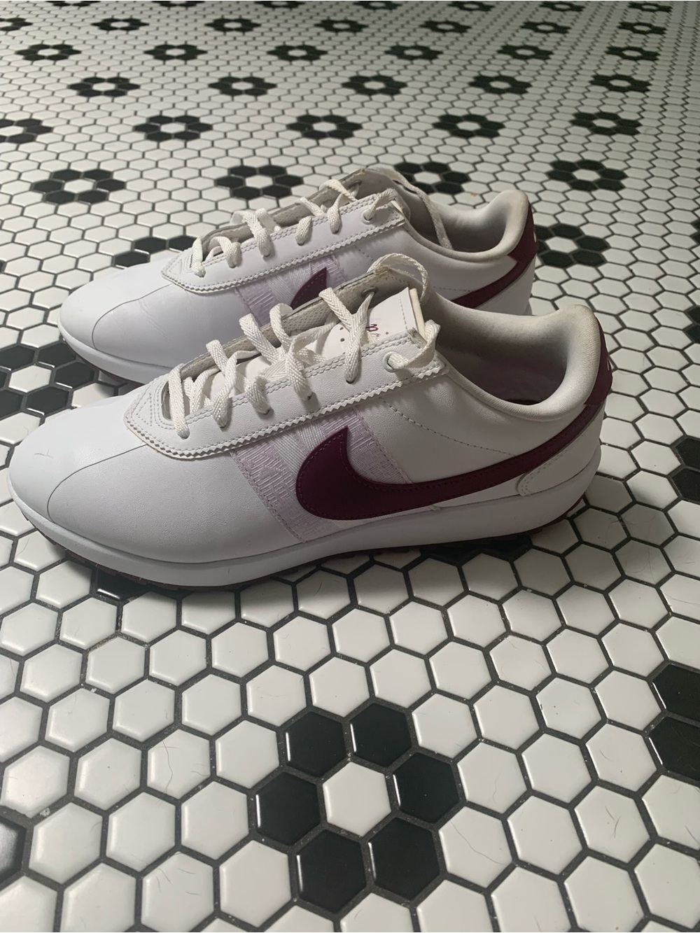 Nike White Golf Shoes with Burgundy Swoosh